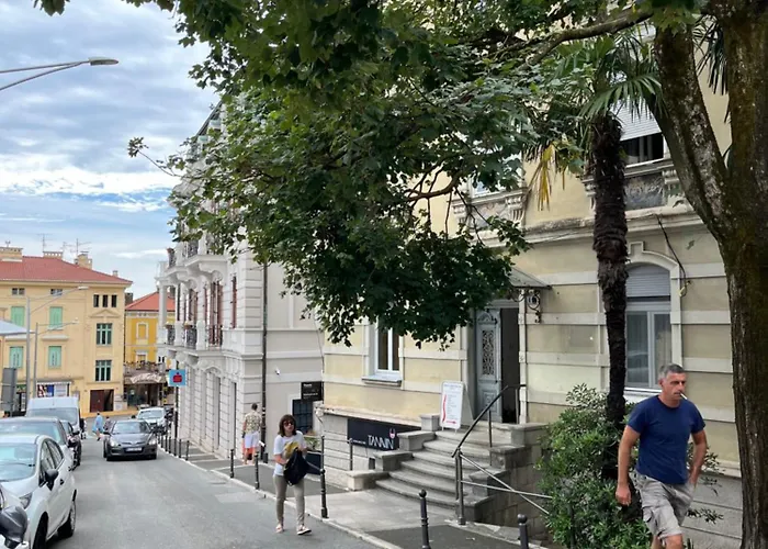 Viola, * Opatija