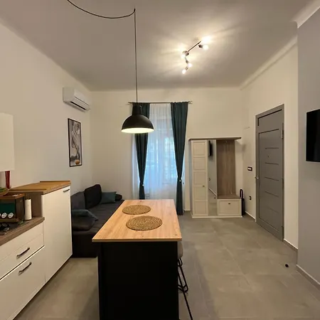 Viola, Apartman *