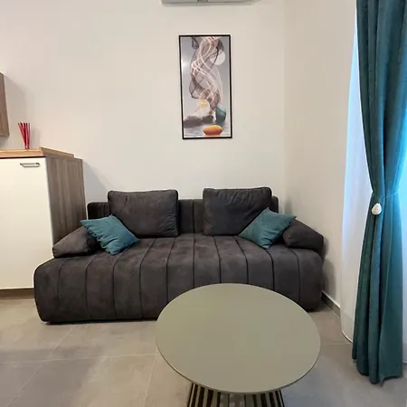 Viola, Apartment